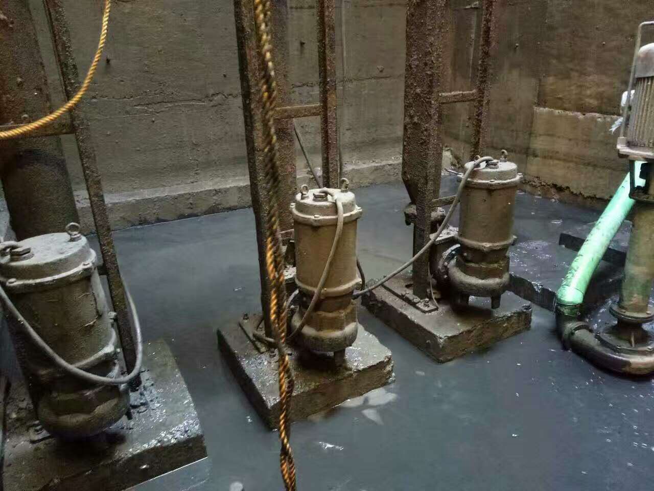 朗县污水池清理